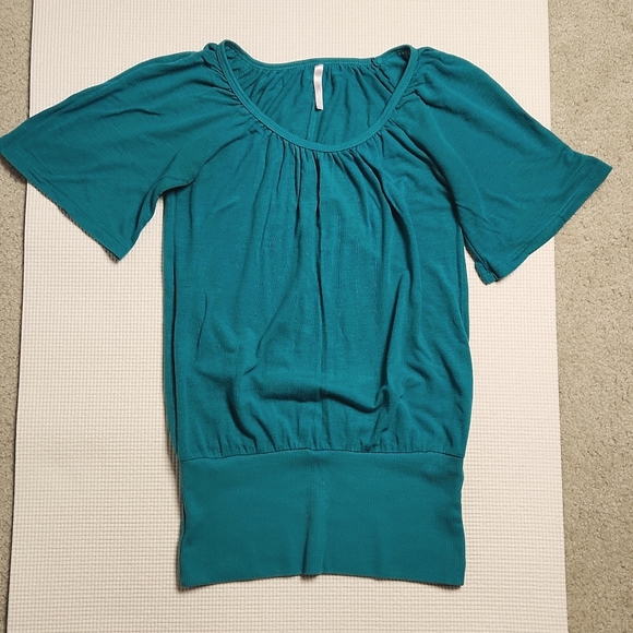 Rue21 Green Short Sleeve Top Drop waist Wide Waistband Size-Small - Picture 2 of 4